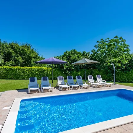 Holiday home Rimanici, A Wonderful And Sunny Pet Friendly Pican