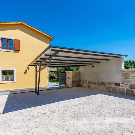 Rimanici, A Wonderful And Sunny Pet Friendly Holiday home *