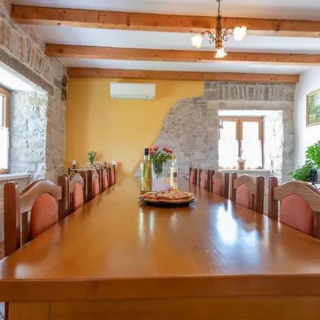 Holiday home Rimanici, A Wonderful And Sunny Pet Friendly