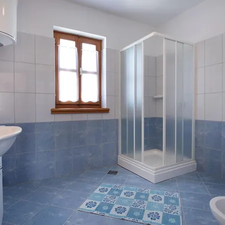 Holiday home Rimanici, A Wonderful And Sunny Pet Friendly Pican