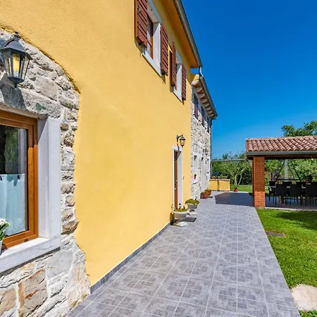 Holiday home Rimanici, A Wonderful And Sunny Pet Friendly